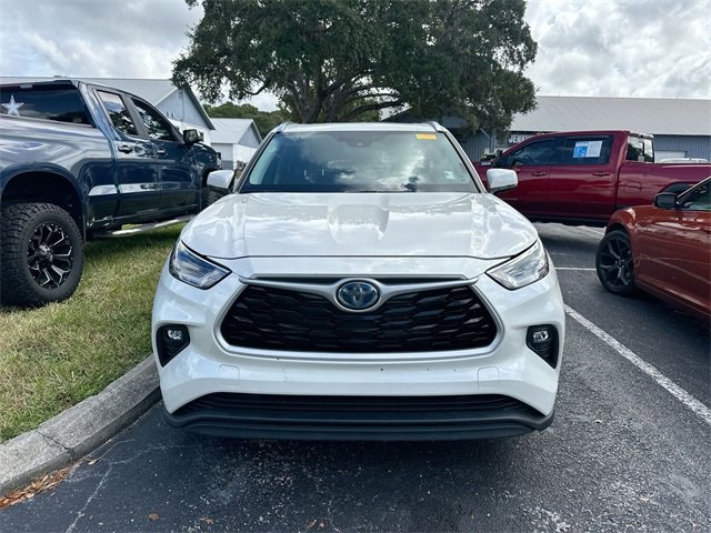 2021 Toyota Highlander Hybrid XLE photo 2