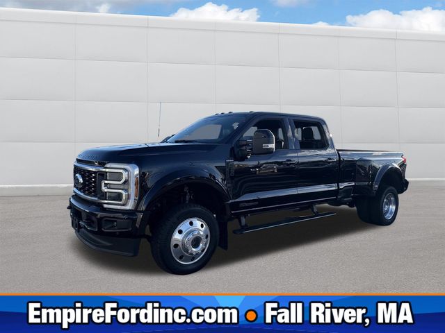 2025 Ford F-450 Super Duty Platinum's photo