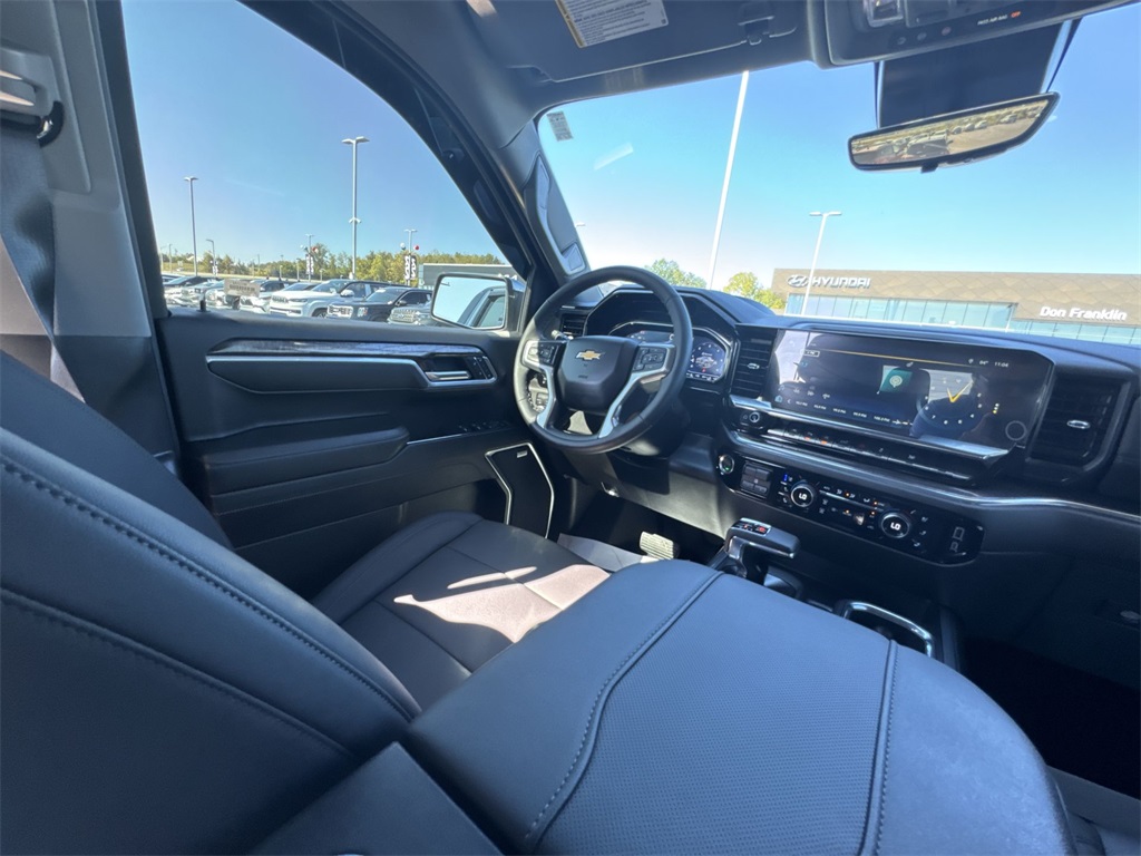 2025 Chevrolet Silverado 1500 LTZ photo 15