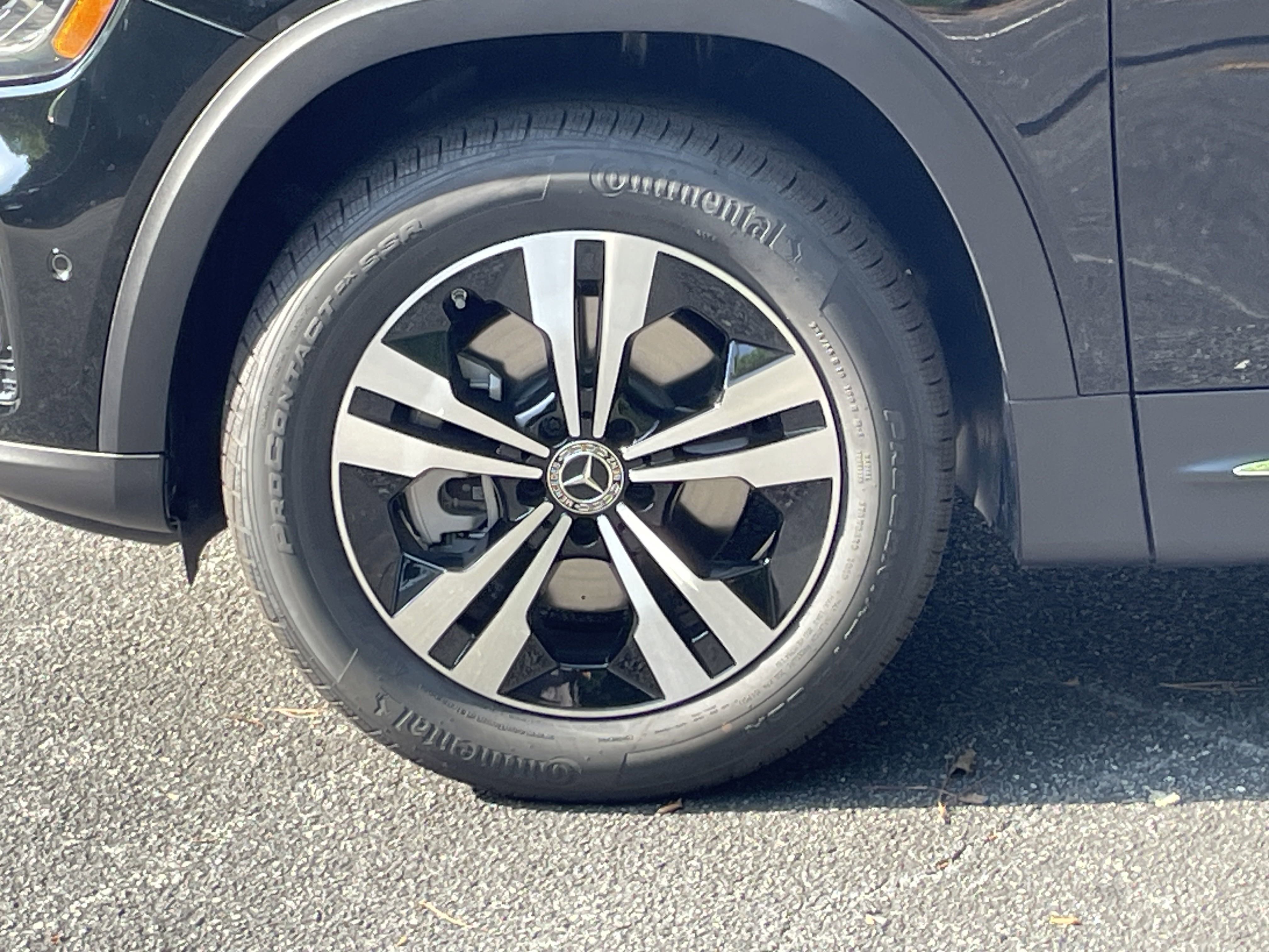 2025 Mercedes Benz GLB 250 4MATIC photo 4