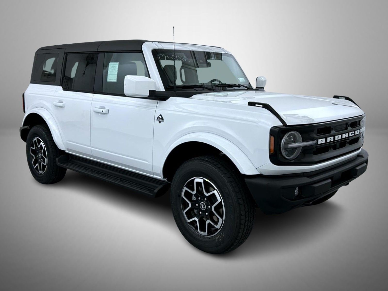 2025 Ford Bronco Outer Banks photo 3