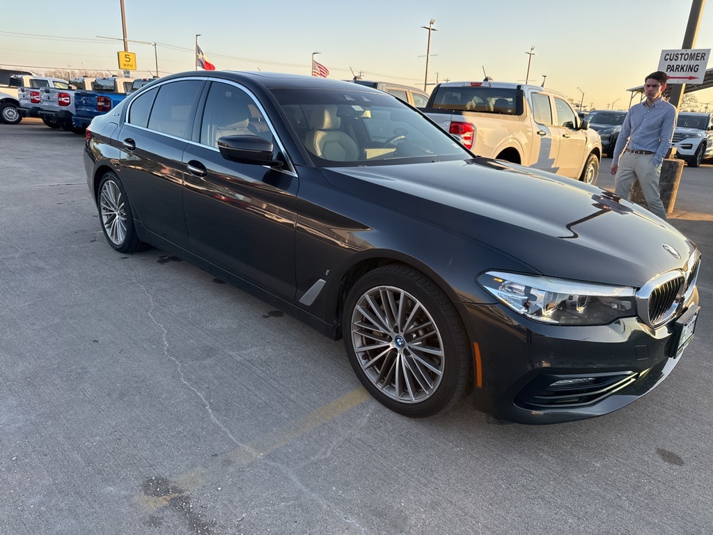 2018 BMW 5 Series 530e's photo