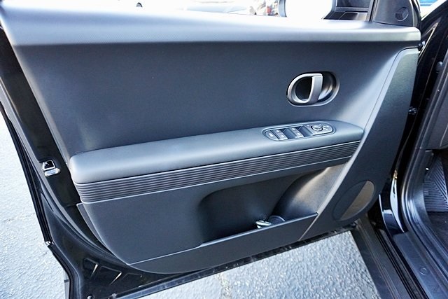 Used 2025 Black Hyundai SEL image 23