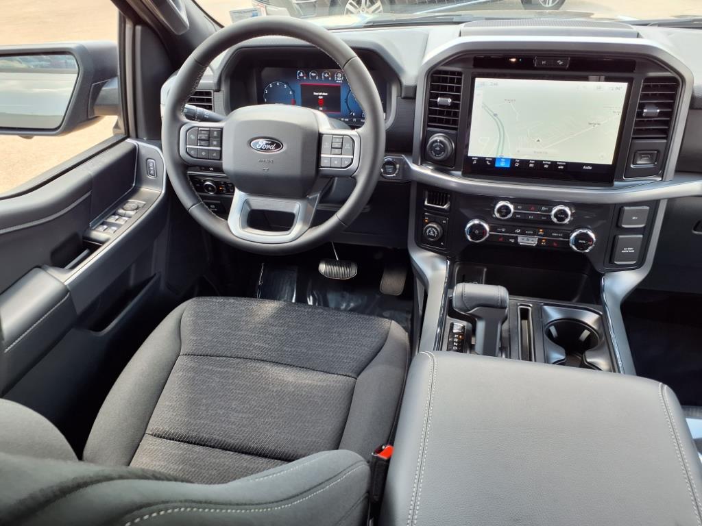 2025 Ford F-150 XLT photo 3