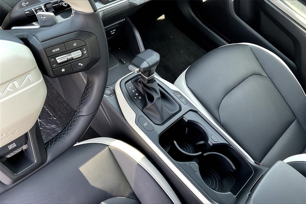 2025 Kia K4 GT-Line Turbo photo 8