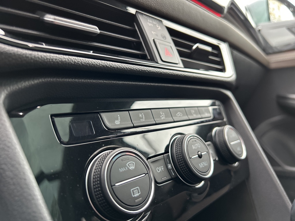 2023 Volkswagen Taos SEL photo 3