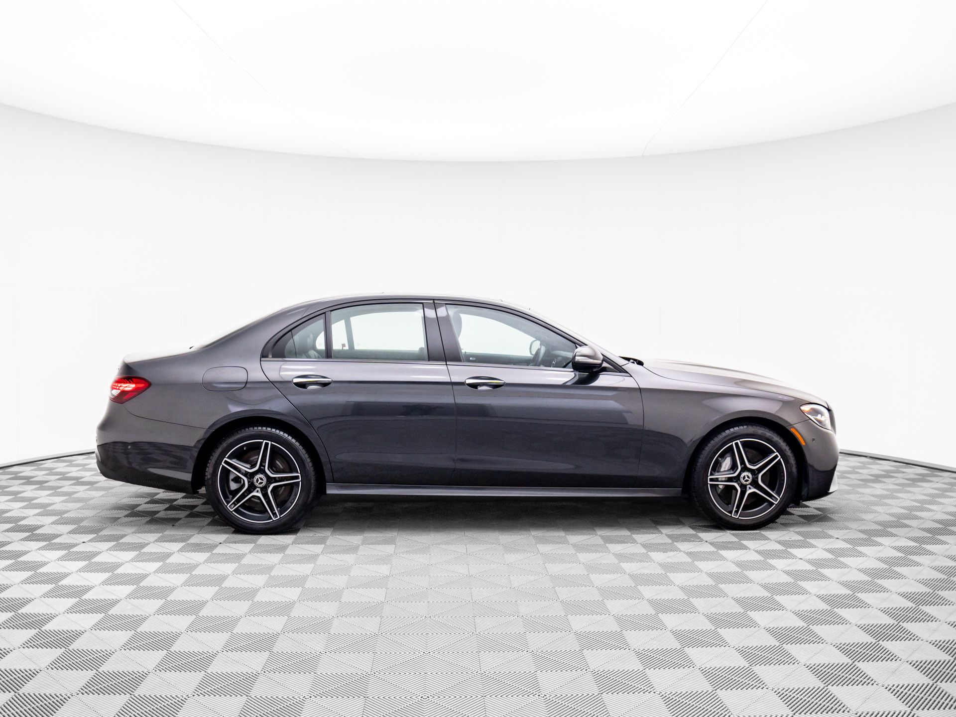2022 Mercedes Benz E 450 4MATIC photo 6