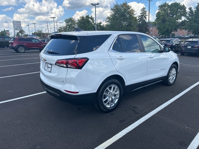 2022 Chevrolet Equinox LT photo 3