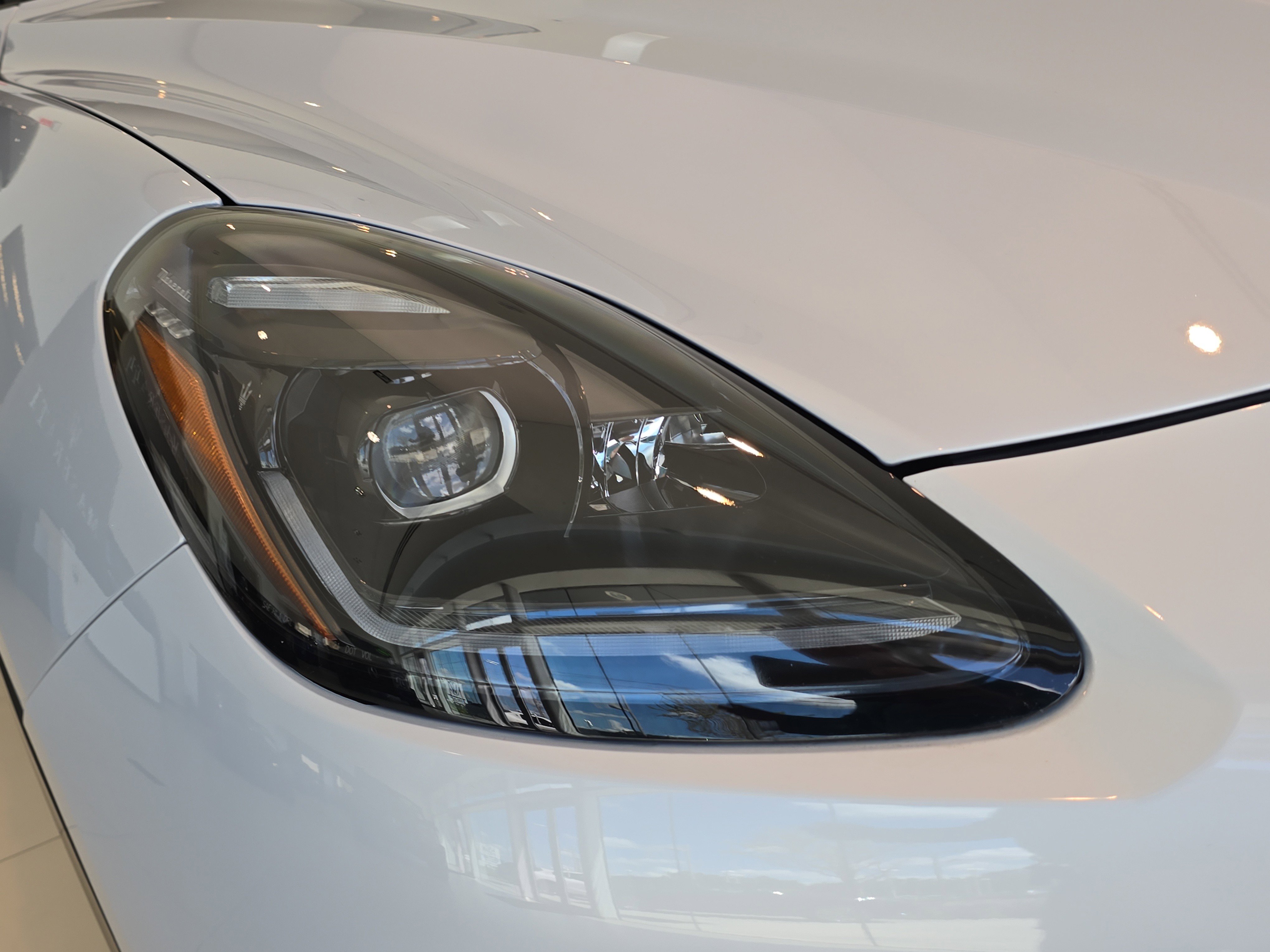 2025 Maserati Grecale photo 6