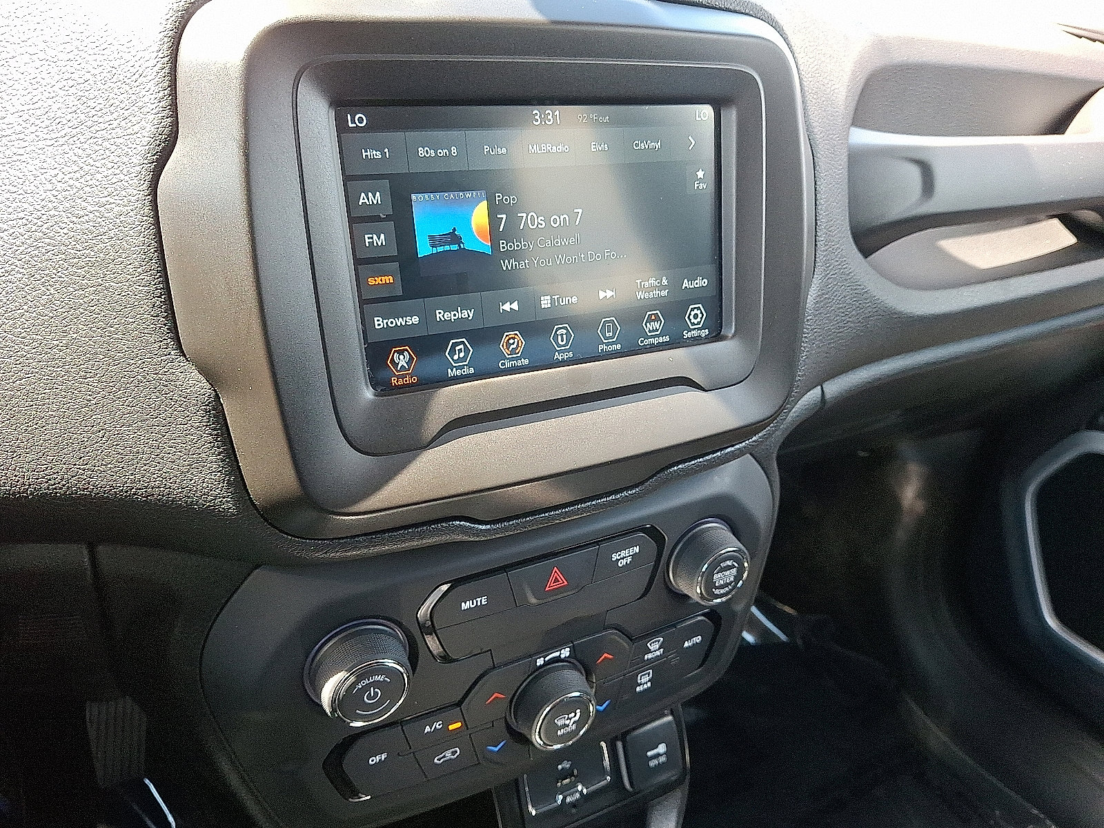 2020 Jeep Renegade Latitude photo 19