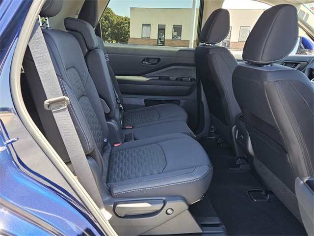 2025 Nissan Pathfinder SV photo 14