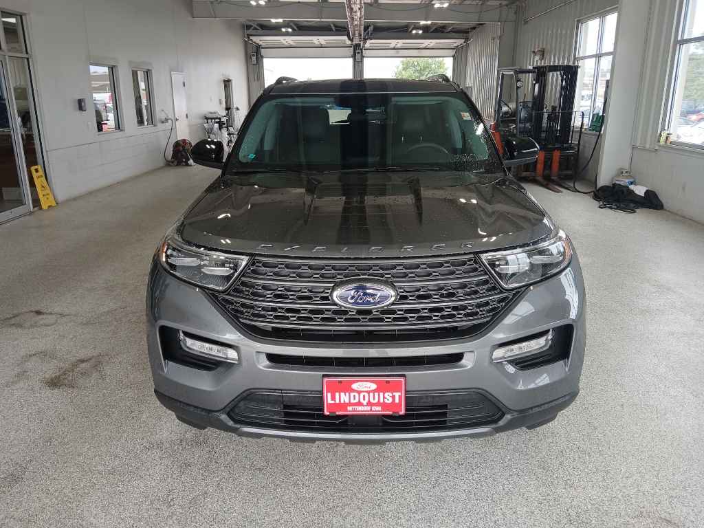 2023 Ford Explorer XLT photo 3