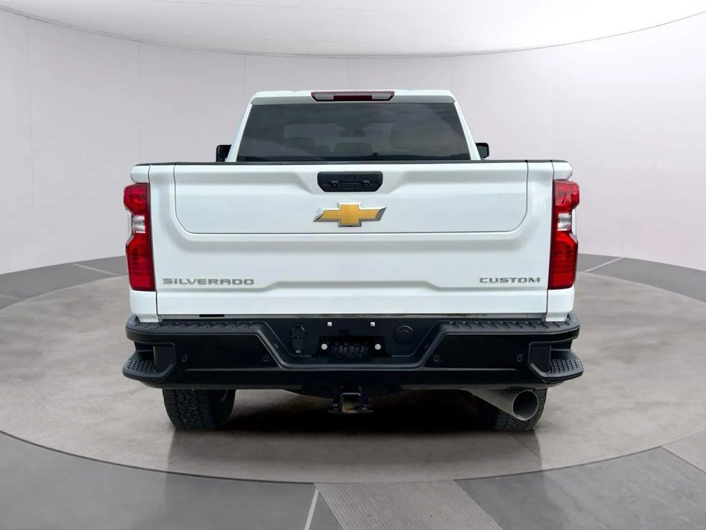 2024 Chevrolet Silverado 2500HD Custom photo 4