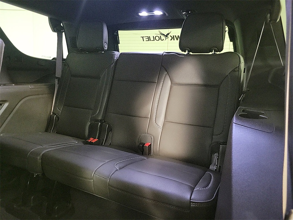 2023 GMC YUKON - Image 12