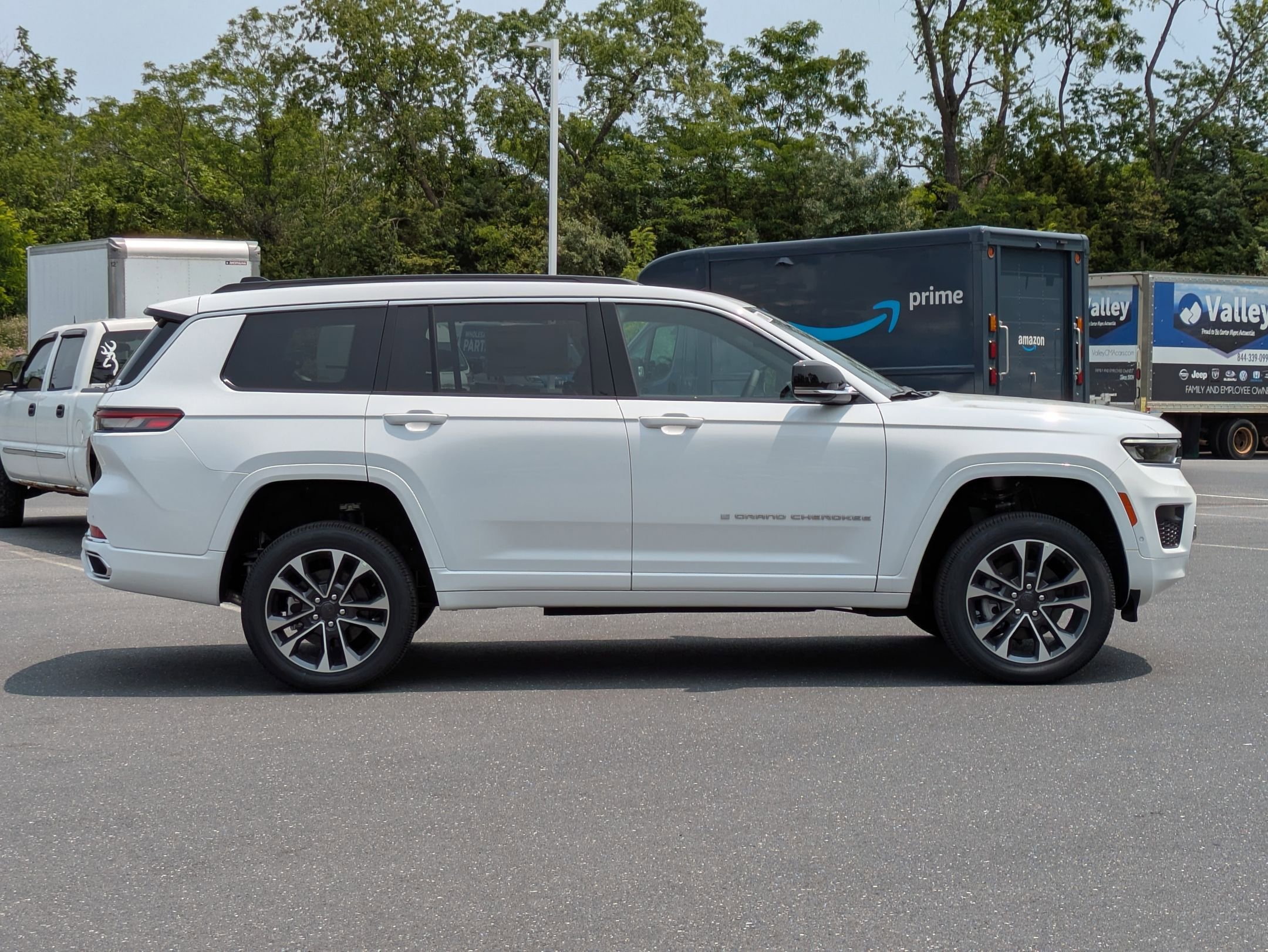 2025 Jeep Grand Cherokee L photo 2