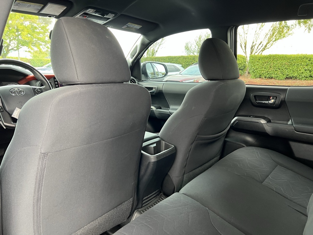 2020 Toyota Tacoma SR5 photo 25