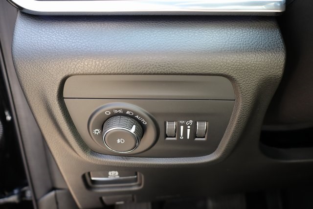 2025 Jeep Grand Cherokee Overland photo 13