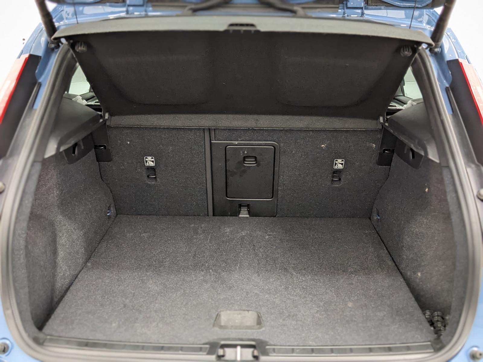 2024 Volvo XC40 Core photo 12