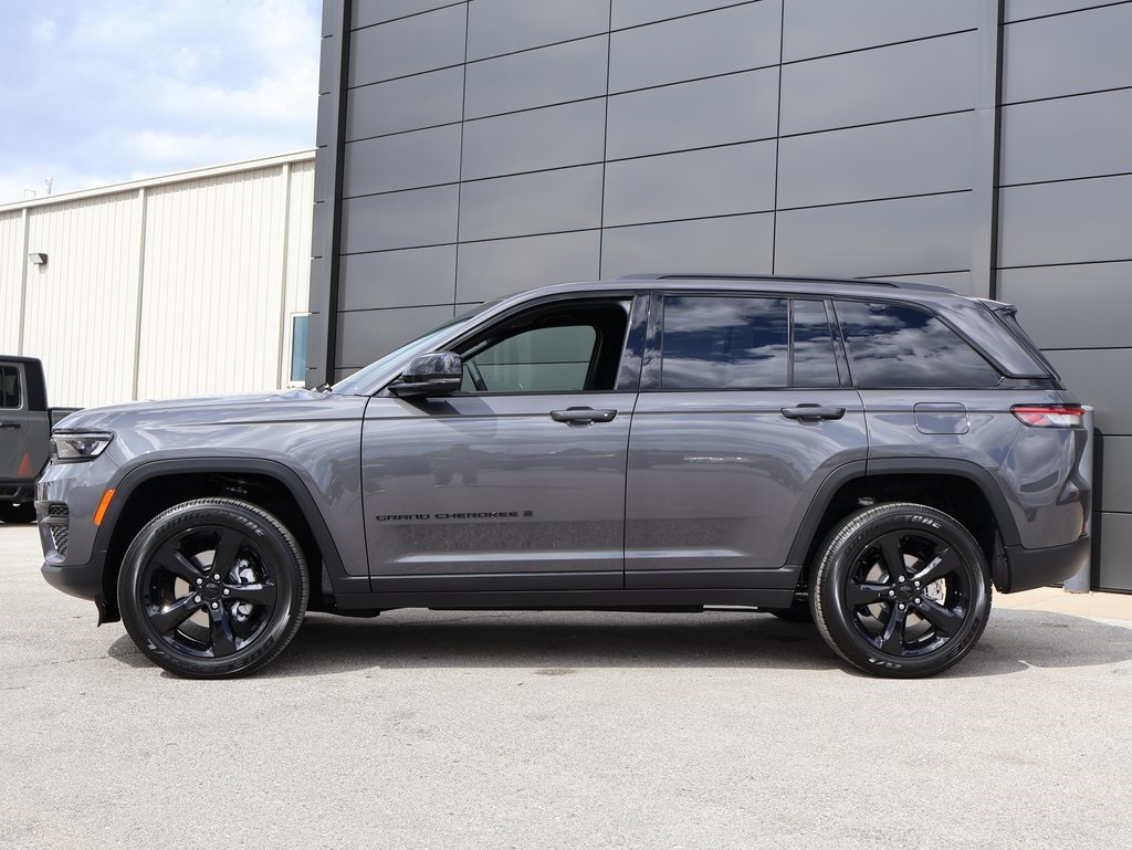 2025 Jeep Grand Cherokee Altitude X photo 2