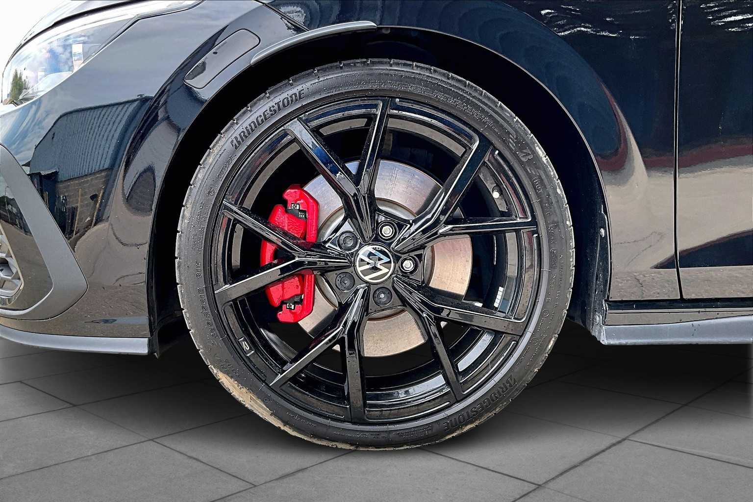 2024 Volkswagen Golf GTI 380 S photo 10