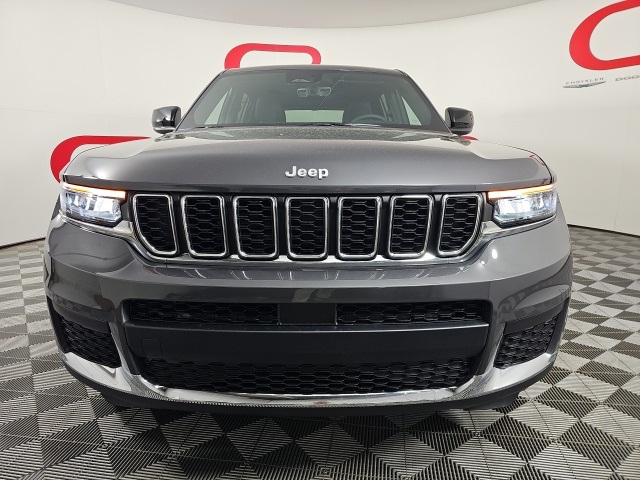 2025 Jeep Grand Cherokee Laredo X photo 2