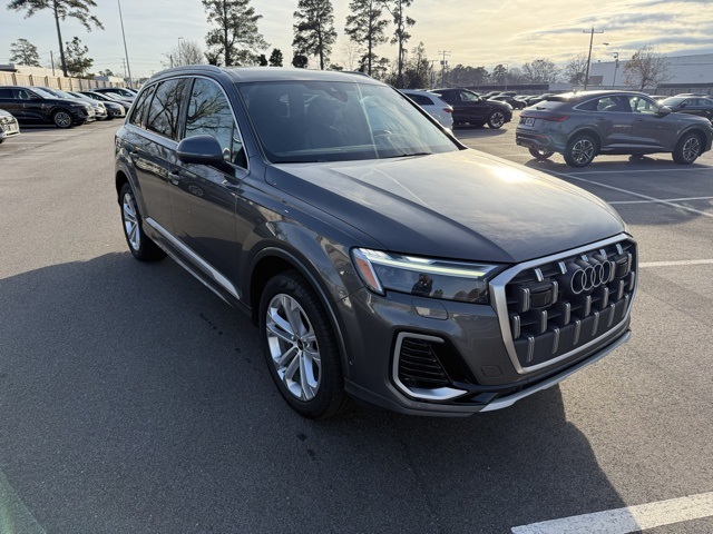 2025 Audi Q7 Premium's photo