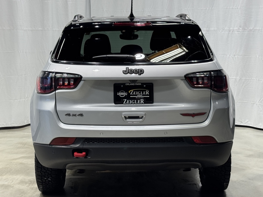 2024 Jeep Compass Trailhawk photo 2