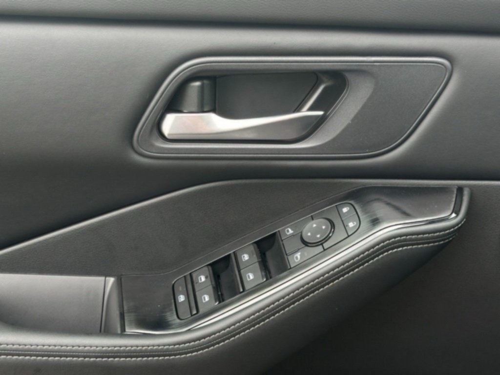 2026 Nissan Rogue SV photo 25