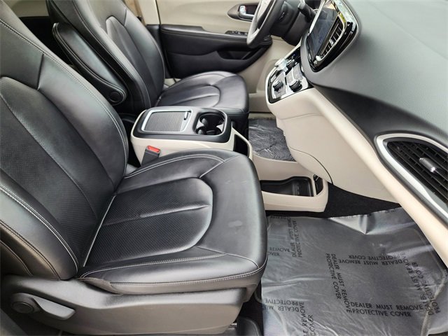 2024 Chrysler Pacifica Touring L photo 10