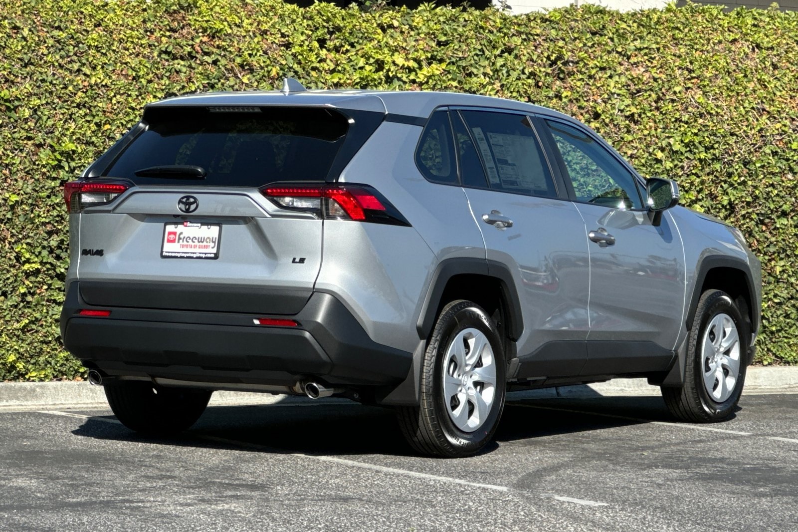 2025 Toyota RAV4 LE photo 4