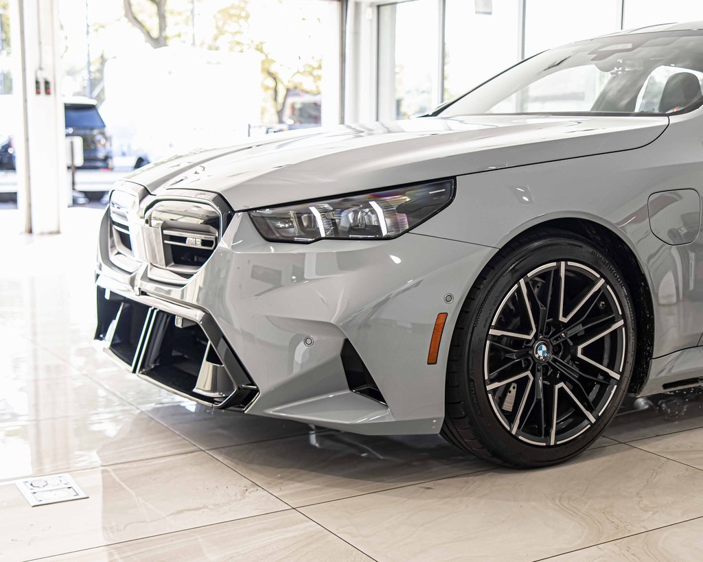 2025 BMW M5 - Image 4