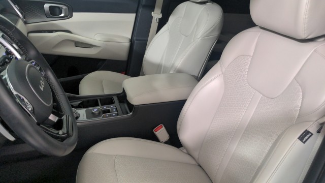 Used 2023 Aurora Black Kia EX image 15