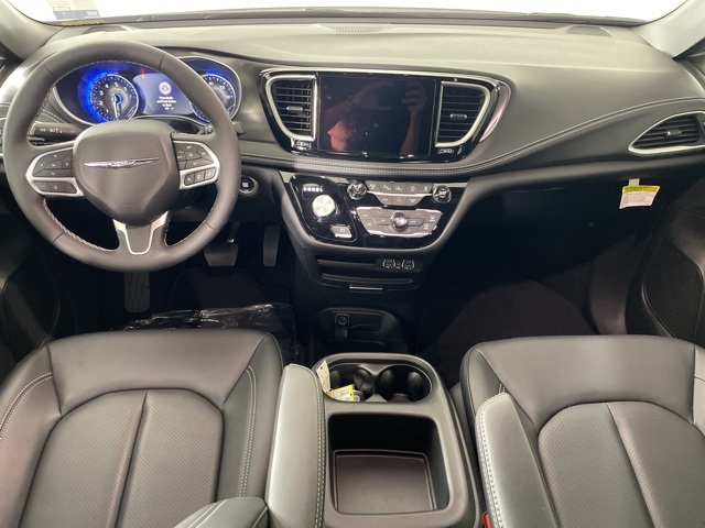 2025 Chrysler Pacifica photo 33