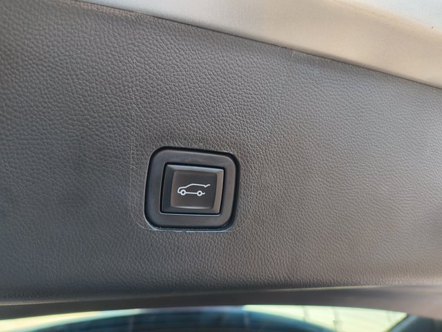 2022 Chevrolet Traverse Leather photo 3
