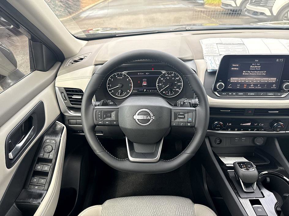 2025 Nissan Rogue SV photo 13