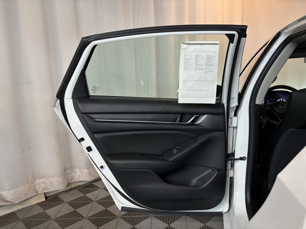 2019 Honda Accord LX photo 17