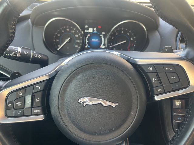 2020 Jaguar F-PACE Prestige photo 10