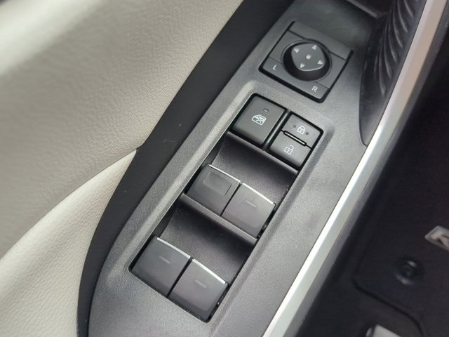 2023 Toyota RAV4 XLE Premium photo 21
