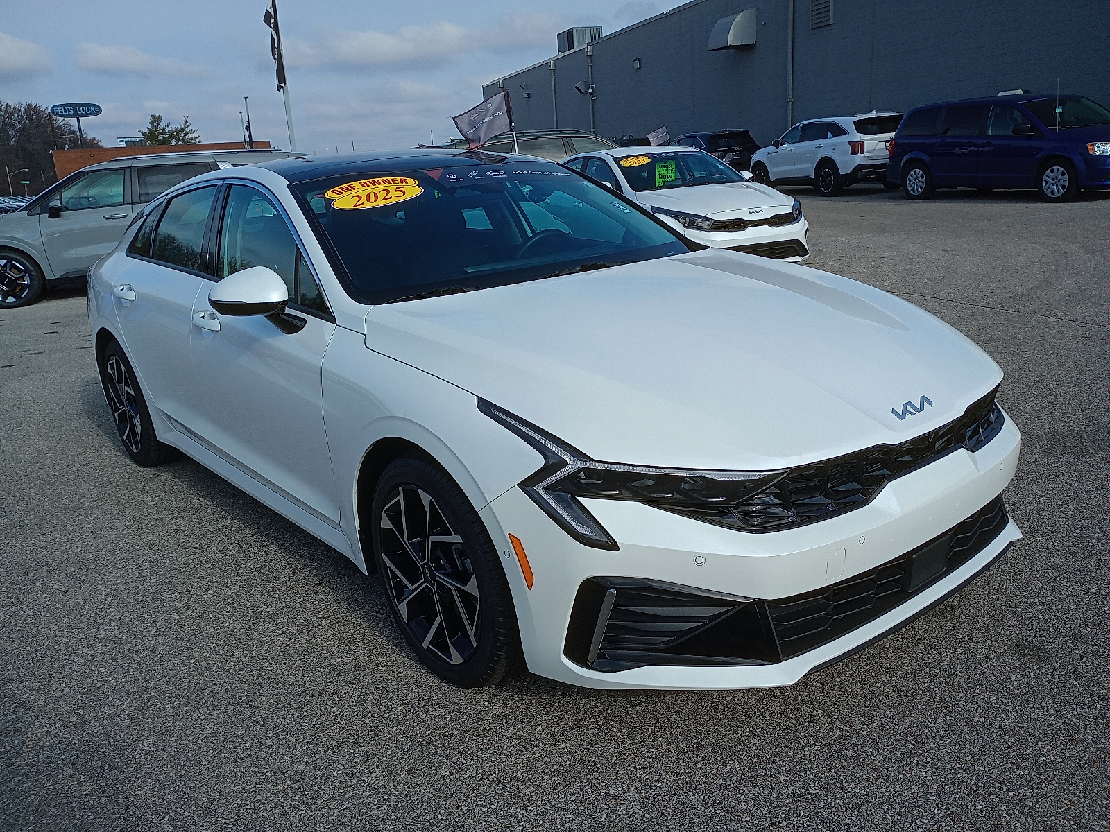 2025 Kia K5 EX's photo