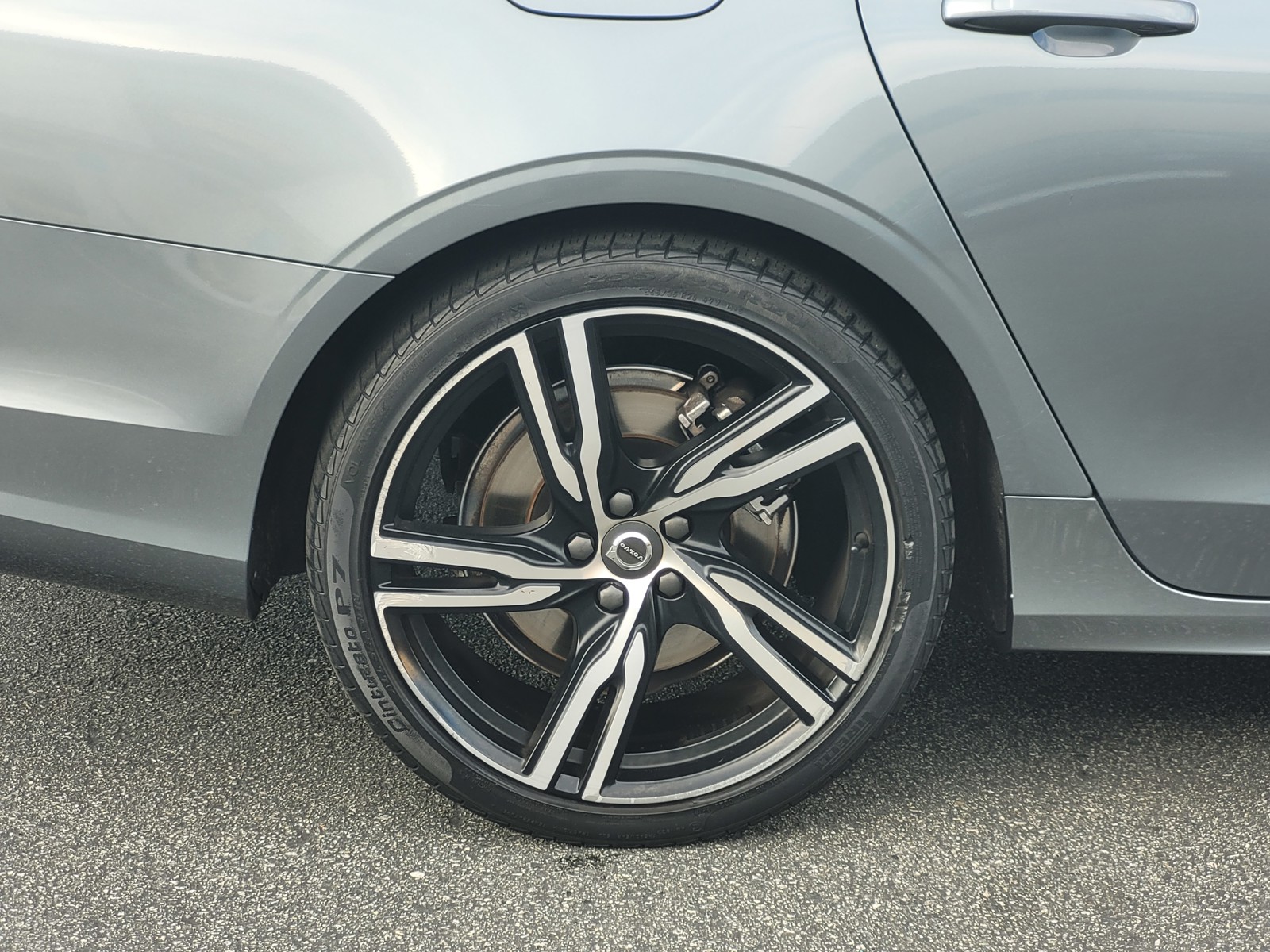 2020 Volvo S90 T6 R-Design photo 3