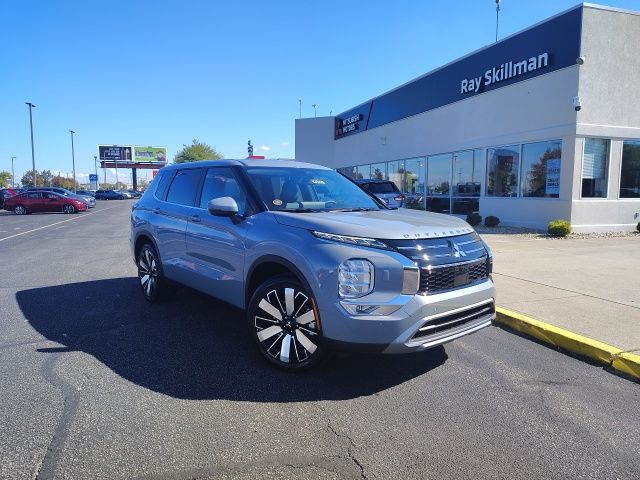 2025 Mitsubishi Outlander SE's photo