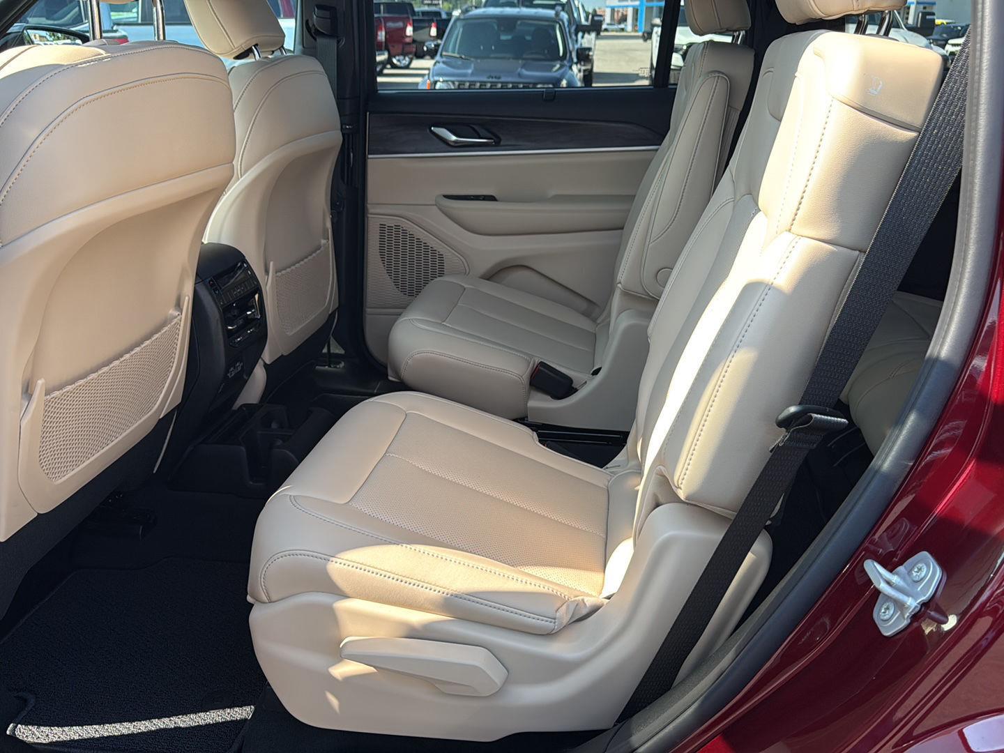 2025 Jeep Grand Cherokee Limited photo 11