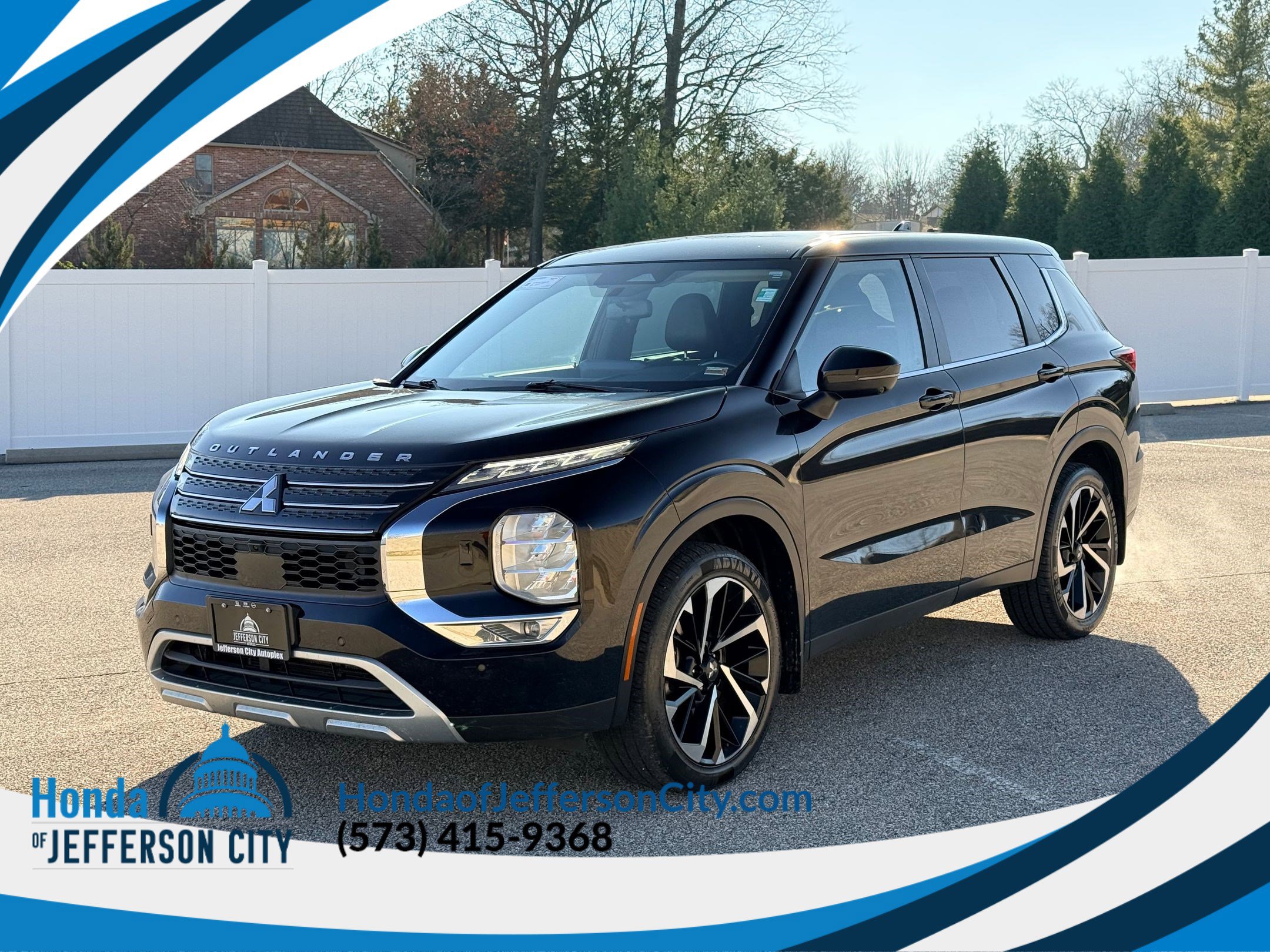 2023 Mitsubishi Outlander SE's photo