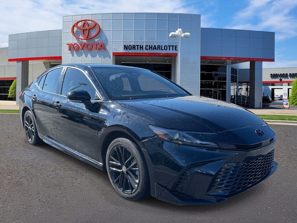 2025 Toyota Camry SE's photo
