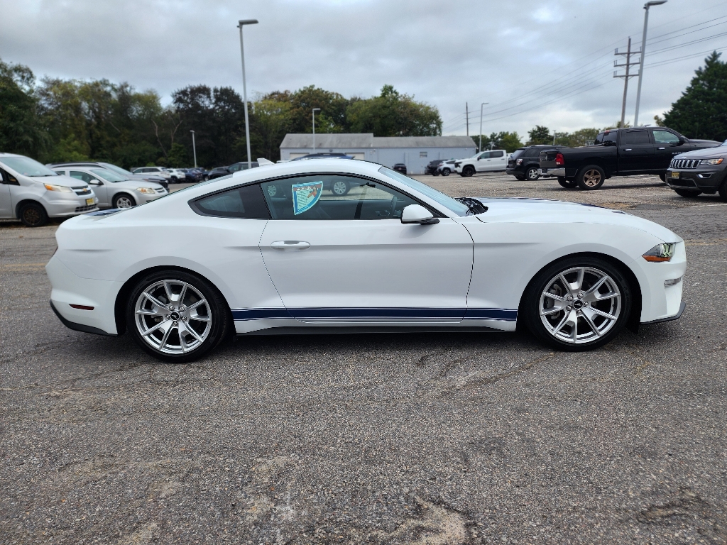 2022 Ford Mustang EcoBoost photo 18