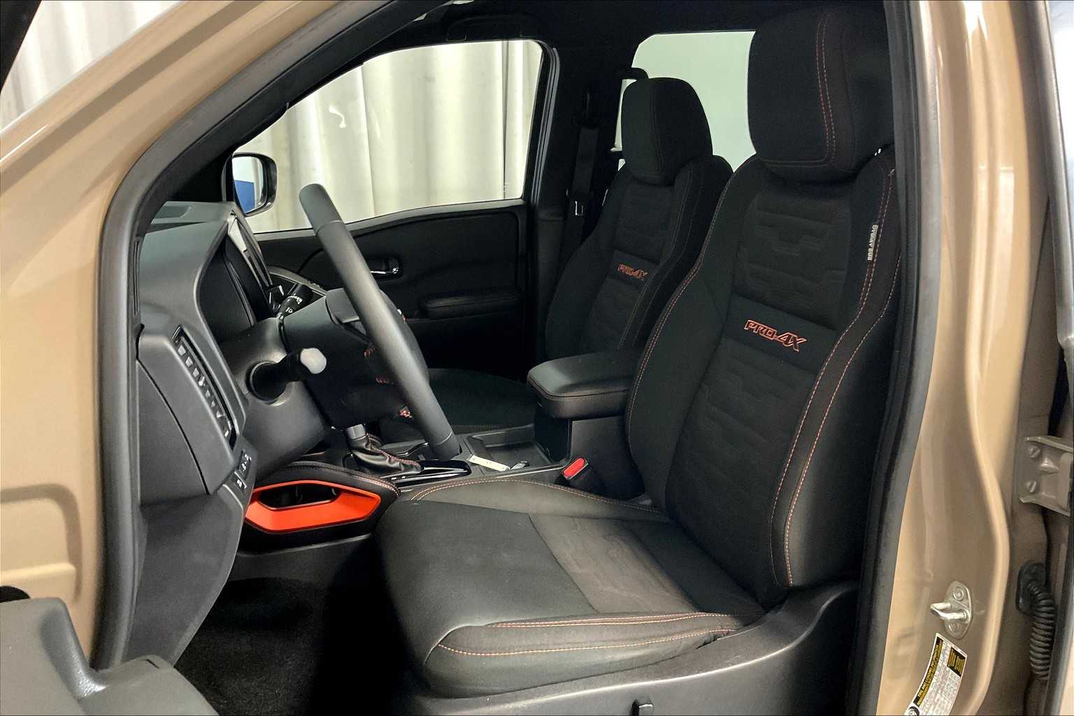 2022 Nissan Frontier PRO-4X photo 9