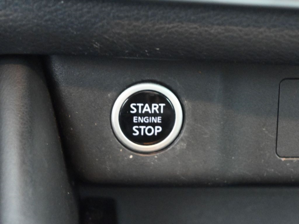 2021 Nissan Rogue SL photo 3