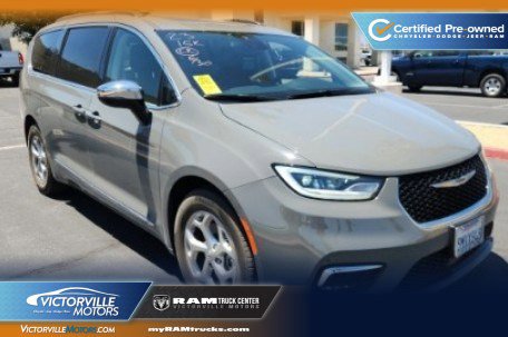 2023 Chrysler Pacifica Limited's photo