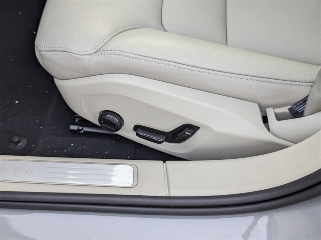 2024 Volvo S60 B5 Core photo 14
