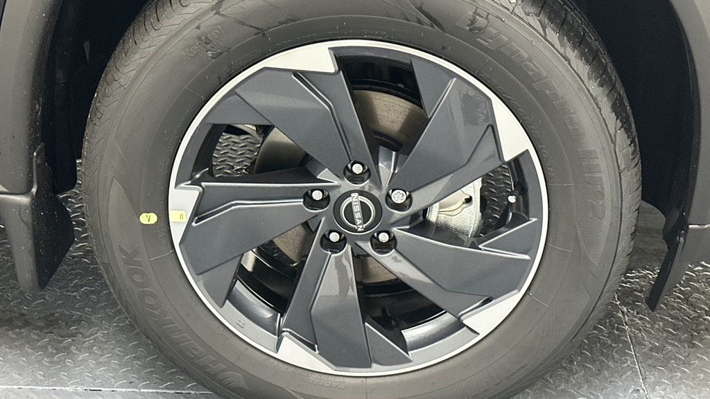 2026 Nissan Rogue SV photo 16